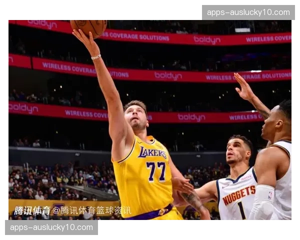 湖人东契奇场均33.4分领跑得分榜 进攻核心状态火热 湖人东契奇场均33.4分领跑得分榜 进攻核心状态火热