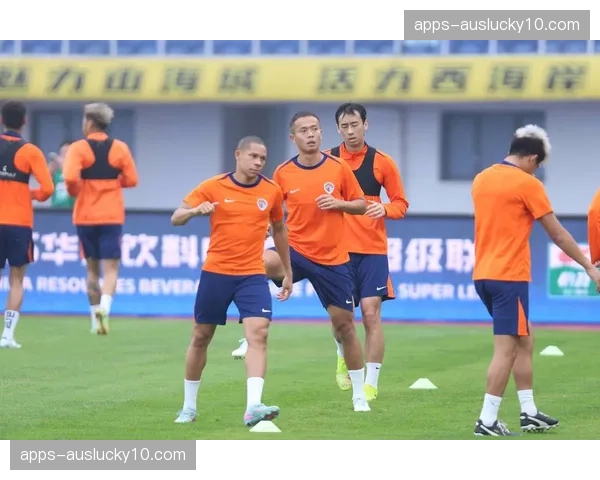 青岛海牛摒弃五后卫 米兰采用更具攻击性战术